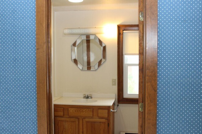 Building Photo - 331 Shore Dr