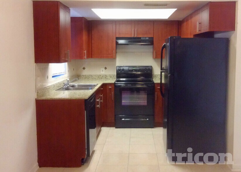 Building Photo - 9304 N Elmer St