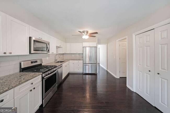 Building Photo - 2620 Valencia Dr NE