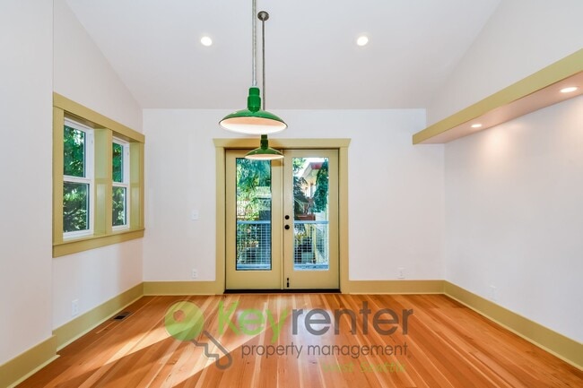 Building Photo - Executive Style 5 Bedroom with Garage and Outdoor Space