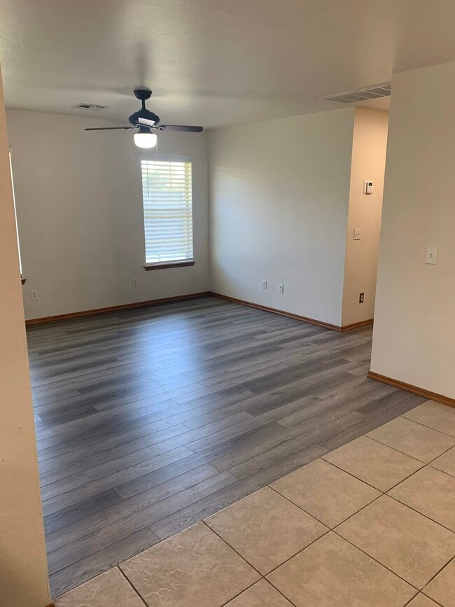 Building Photo - 1008 Aspen Ct