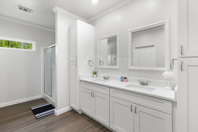 Building Photo - 1521 Preston St S