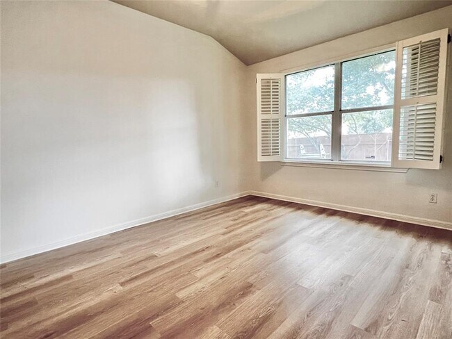 Building Photo - 9500 Castle Pines Dr