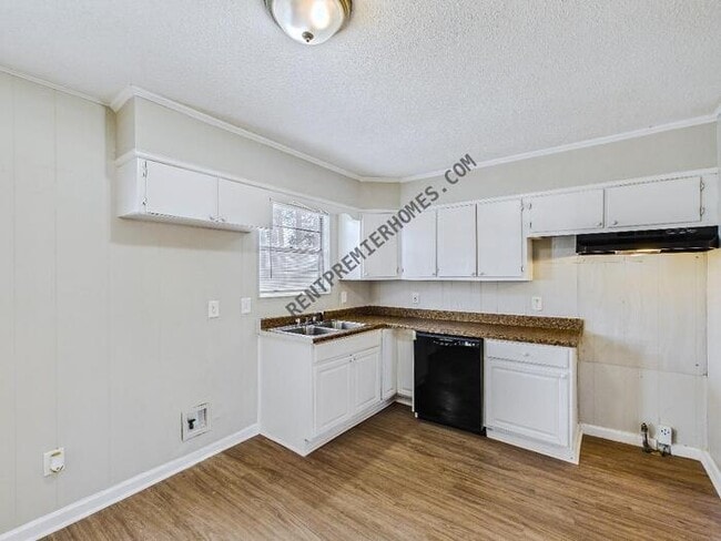 Building Photo - 6921 Knollwood Rd