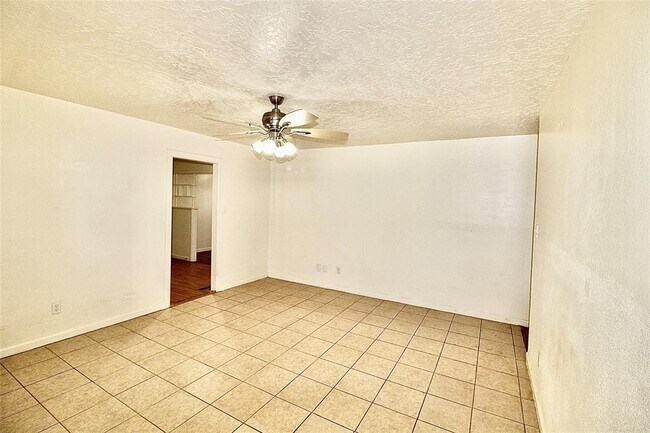 Building Photo - 2000 E Alameda St