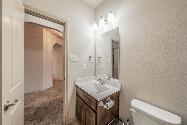 Building Photo - Excellent 3 bedroom plus office in Villages at Edgecliff