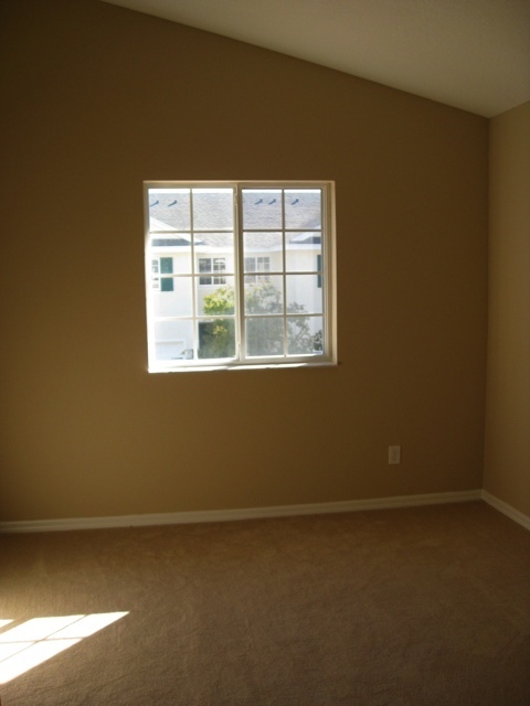 Building Photo - SPACIOUS 3 BEDS TOWNHOUSE CLOSE TO DOWNTOWN!!