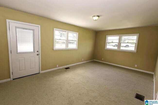 Building Photo - 901 28th Ave NE