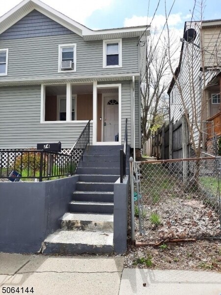 Building Photo - 74 Fern Ave