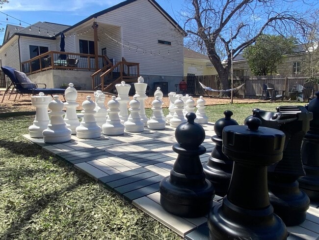 Building Photo - Fully Furnished Sleeps 8 with 3 Full Bedrooms and 3 full baths  Parking behind the secured gate