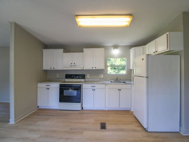 Building Photo - Completely Updated 3BR/2BA Trailer in Musc...
