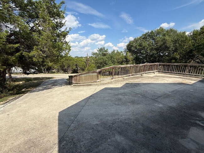 Building Photo - NEW ON MARKET