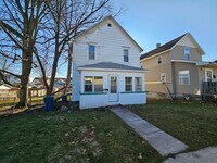 Building Photo - 3 bed, 1 bath, Mishawaka. Fenced Yard. Gar...