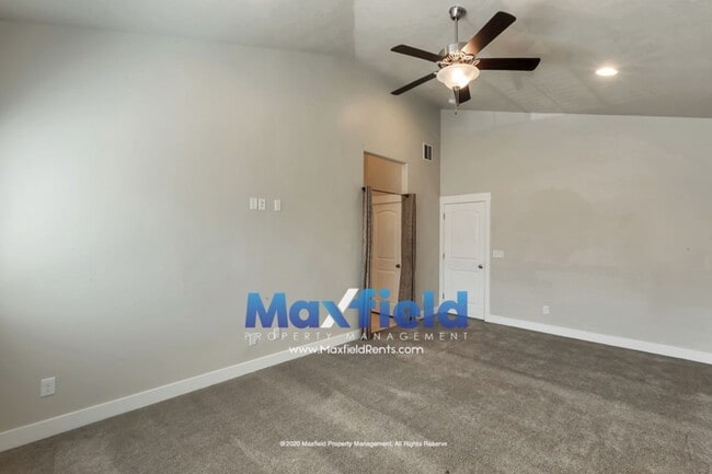 Building Photo - 3 BD + Office 2 BA 2 GA Luxury Townhouse  ...