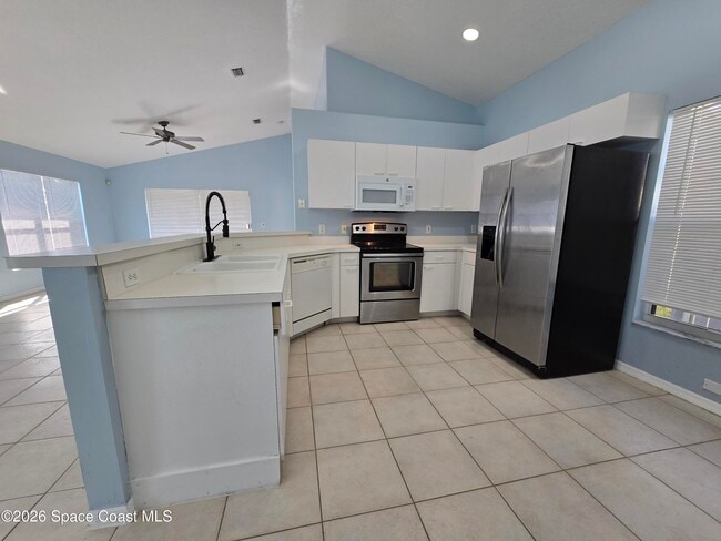 Building Photo - 481 10th Pl