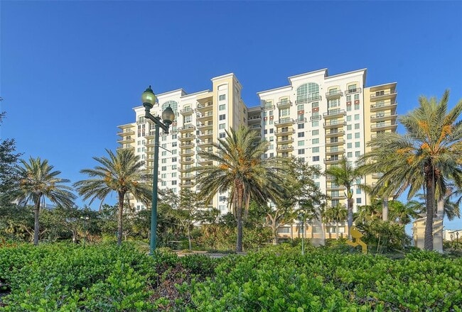 Building Photo - 800 N Tamiami Trl