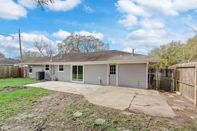 Building Photo - 10615 Clematis Ln