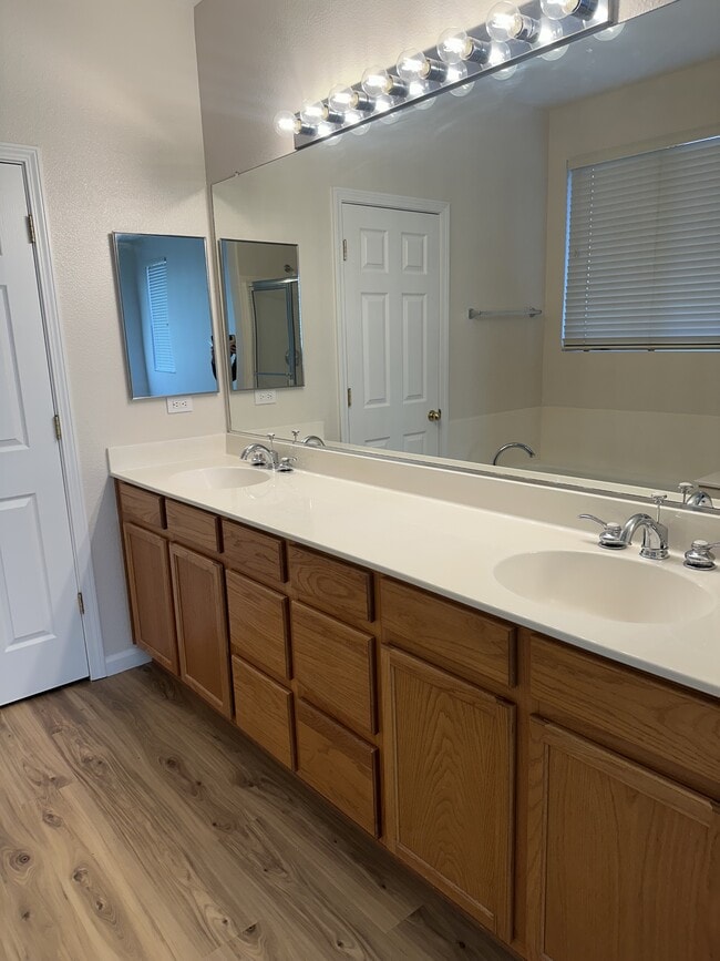 Building Photo - 1720 Iron Mountain Dr