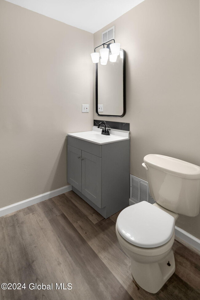 Building Photo - 3 Terry Ct