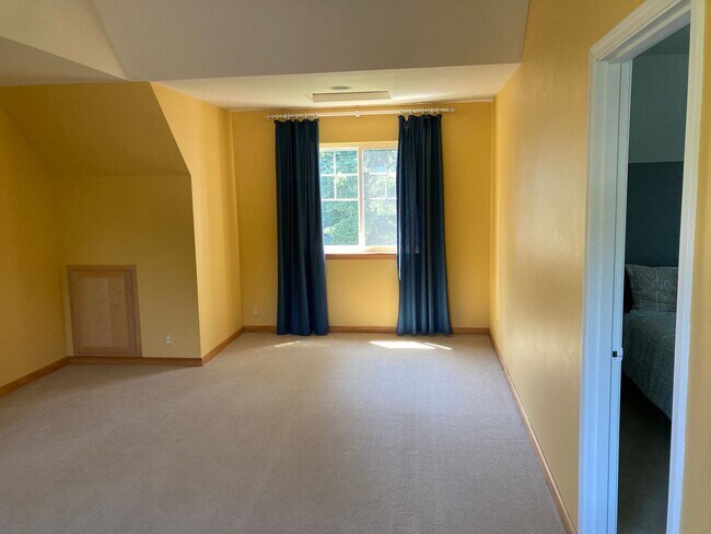 Building Photo - Fort Ward Home
