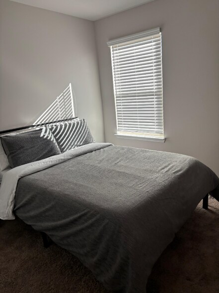 Building Photo - 6996 Zaniah Rd