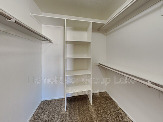 Building Photo - 3420 Ottawa Dr