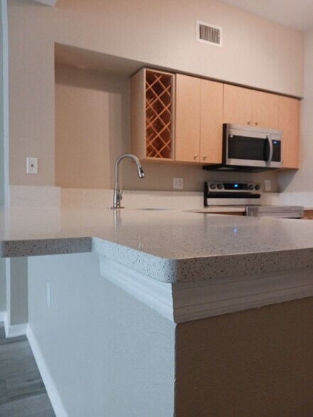 Building Photo - 200 4th Ave S