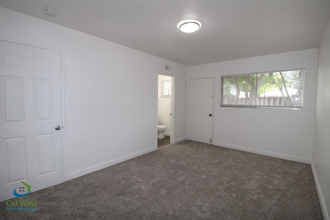 Building Photo - $4295- Spacious Remodeled 4 Bd, 2 Ba Sunny...