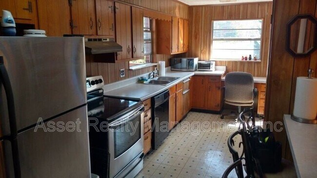 Building Photo - 102 Eastwood Dr