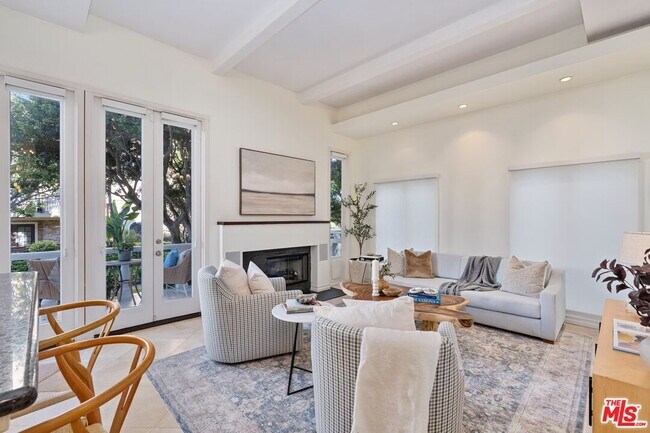 Building Photo - 20 Ketch St