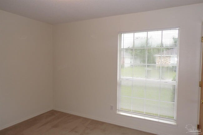 Building Photo - 509 Wood Crest Way