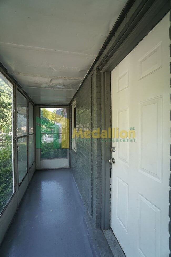 Building Photo - 10123 S Crandon Ave