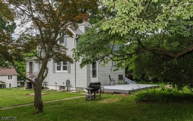 Building Photo - 15 Blakely Ave