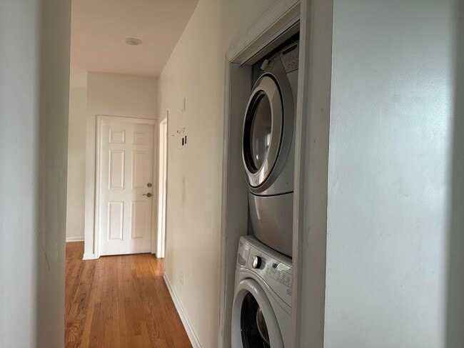 Building Photo - 143 W 2nd St