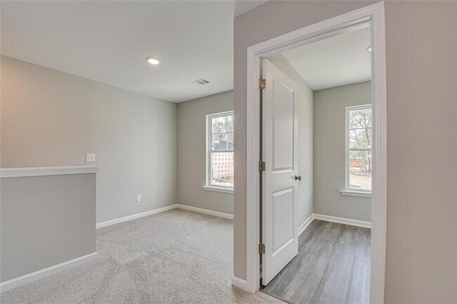 Building Photo - 113 Essence Dr