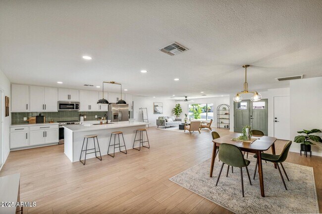 Building Photo - 4414 S Terrace Rd