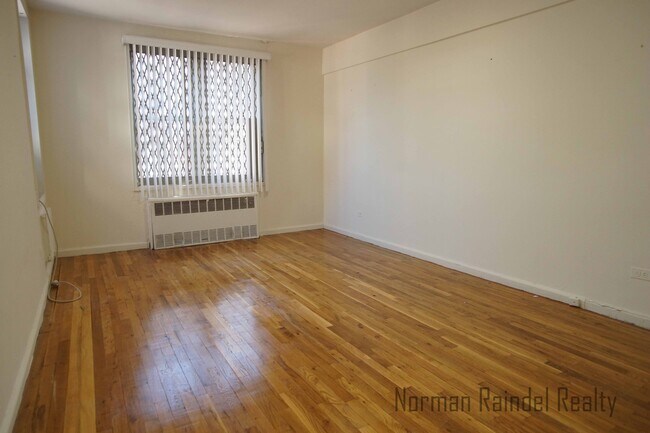 Building Photo - 1745 E 12th St