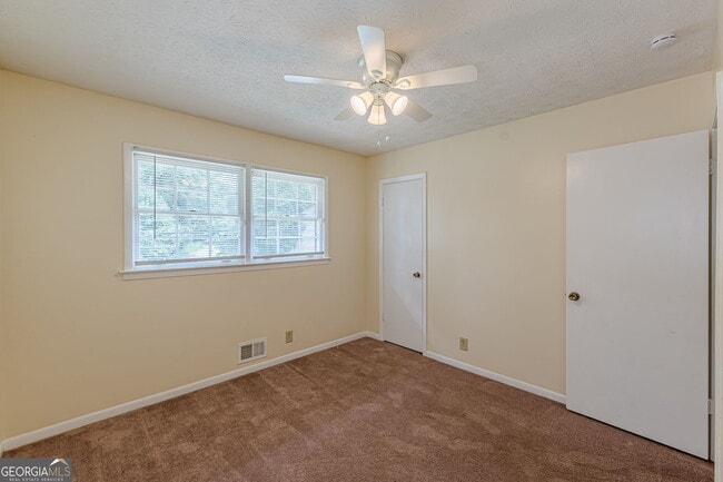 Building Photo - 828 Sheppard Way