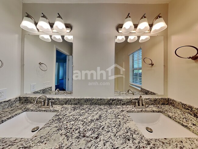 Building Photo - 1300 Georgetown Dr