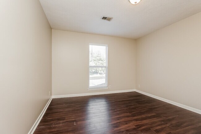 Building Photo - 747 Lake Terrace Dr