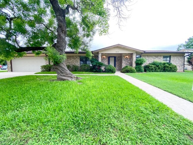 Primary Photo - 610 Creek Dr