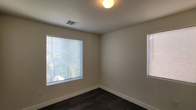 Building Photo - 9444 Grandview Spring Ave