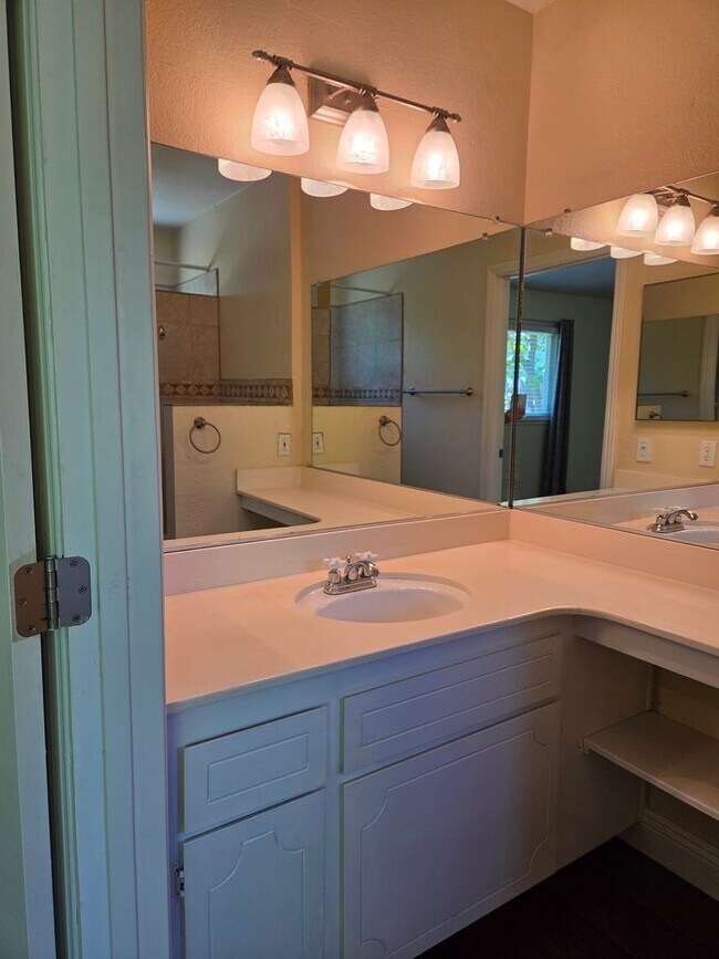 Building Photo - Great location off Sunrise & Coloma - Renovated 3bdrm, 2 bath
