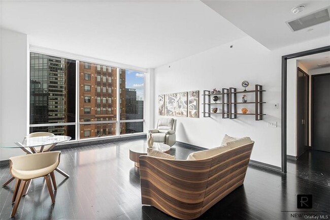 Building Photo - 139 E 57th St