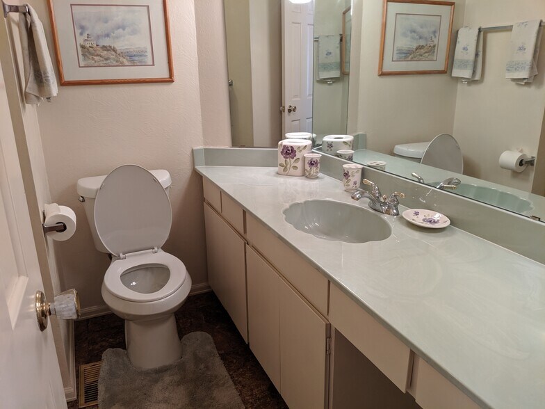 Main Level Bathroom - 1943 North Academy Boulevard