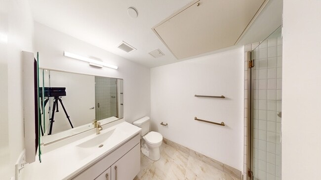 Building Photo - 250 Centre St