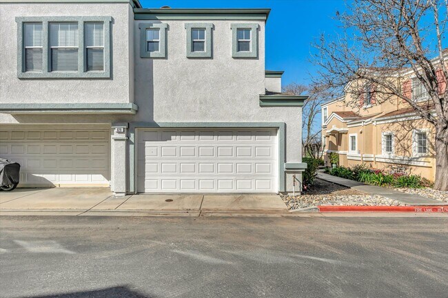 Building Photo - 929 Monarch Cir