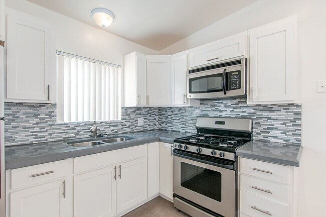 Building Photo - 2BD/1BA APARTMENT IN CROWN POINT! - 2 BLOCKS TO SAIL BAY! - $3,995/mo!