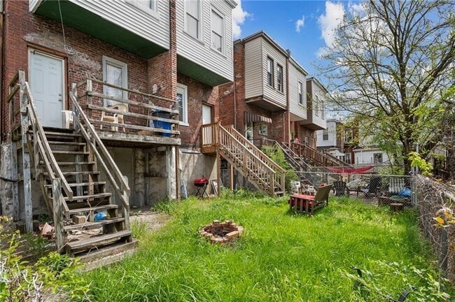 Building Photo - 354 Ophelia St