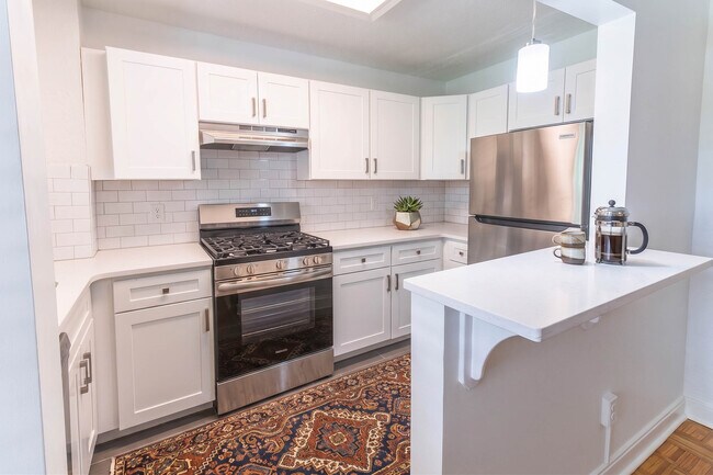 429 A101 Kitchen - 429 Apartments